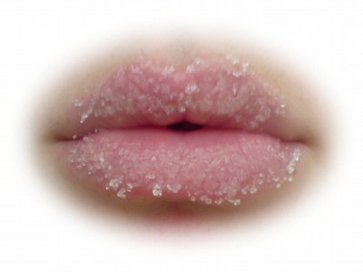Använd socker för att peela dina vinternariga läppar.